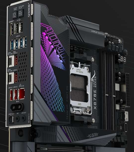Gigabyte X870E AORUS MASTER exceluje i z pohledu konektivity