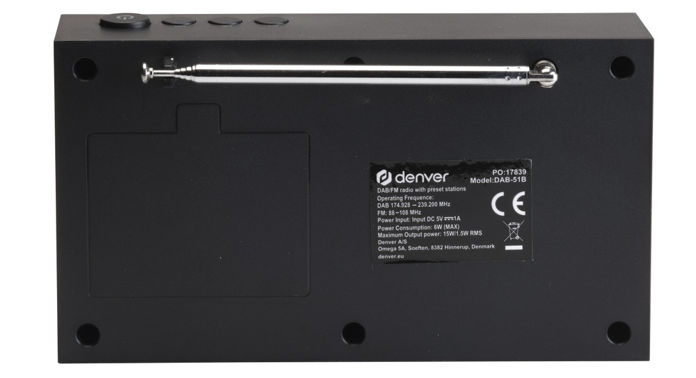 Radiopřijímač DAB+ Denver DAB-51B je vybaveno USB-C konektorem pro pohodlné nabíjení