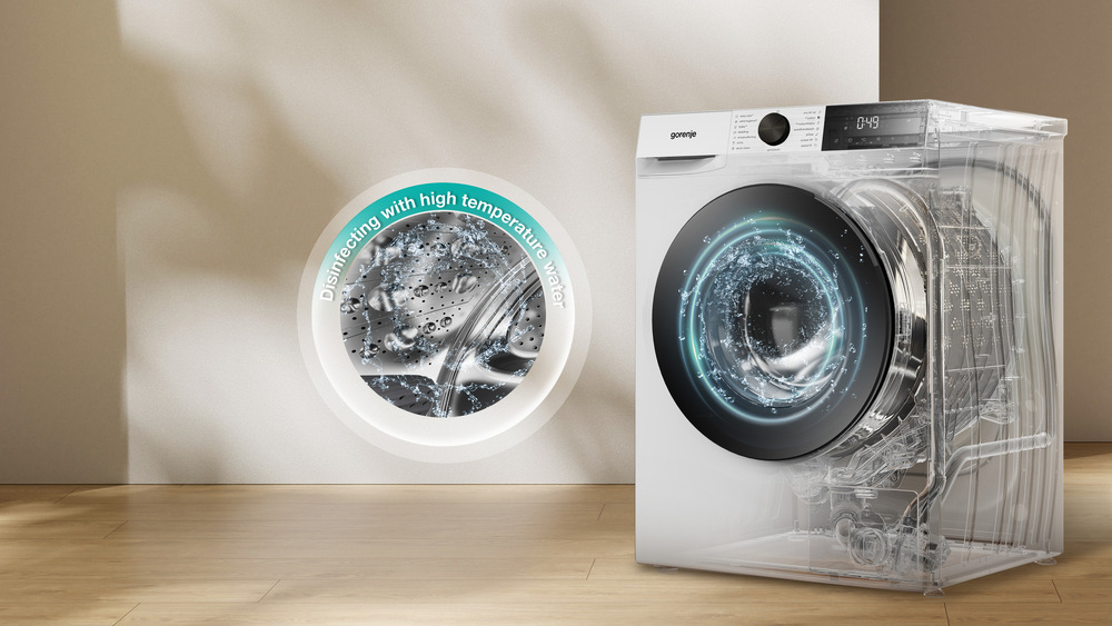 průhledná pračka se sušičkou Gorenje WDG2PS954A1D2 s vodou v bubnu