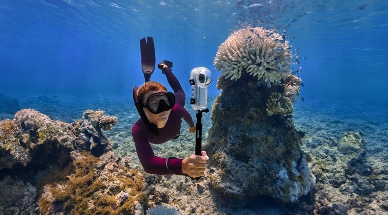 Outdoorová kamera Insta360 X4 černá