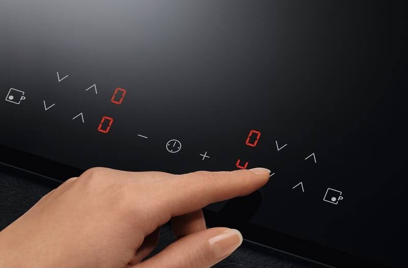 Indukční varná deska AEG Mastery IKB64301FB černá