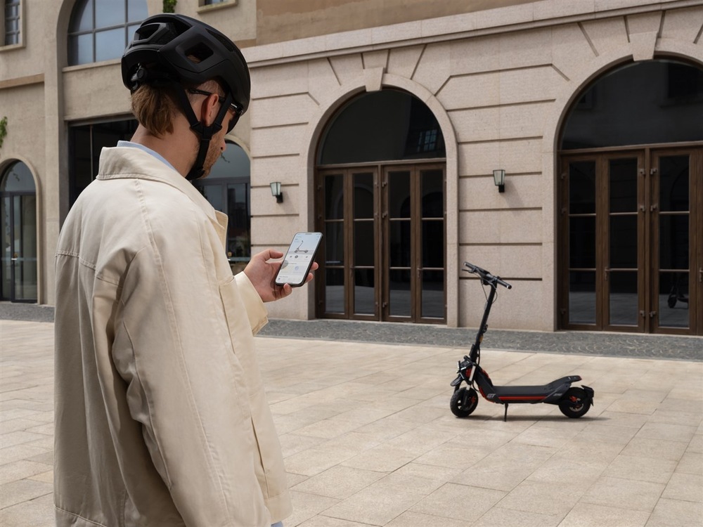 Elektrická koloběžka Segway ZT3 Pro E antracitová