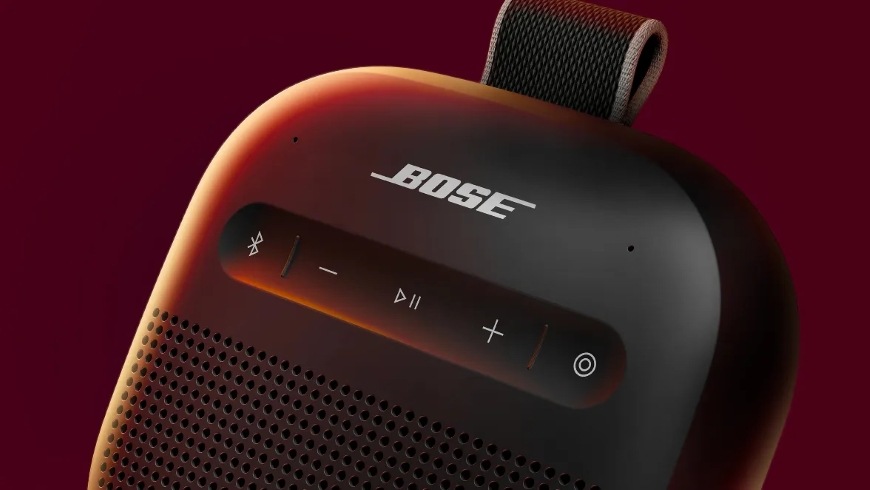 Přenosný reproduktor Bose Soundlink Micro 2nd Gen černý Detail ovládacího panelu na přenosném reproduktoru Bose SoundLink Micro
