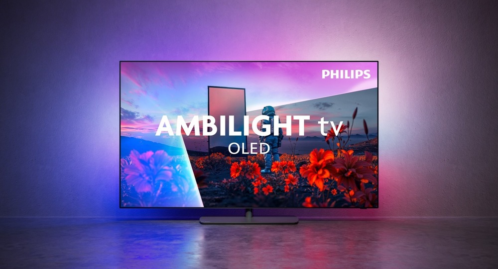 Televize Philips 65OLED811 Philips Ambilight TV OLED811 v obývacím pokoji s barevným podsvícením stěny.