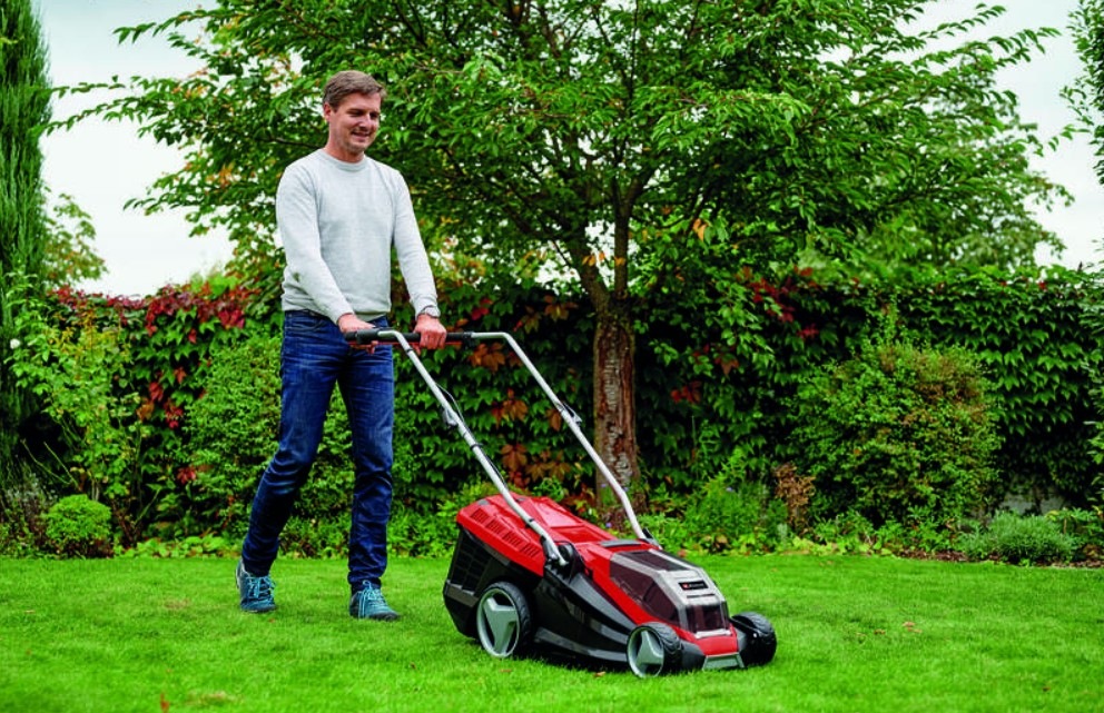 Einhell GE-CM 36/36 Li (2× 4,0 Ah), černá/červená