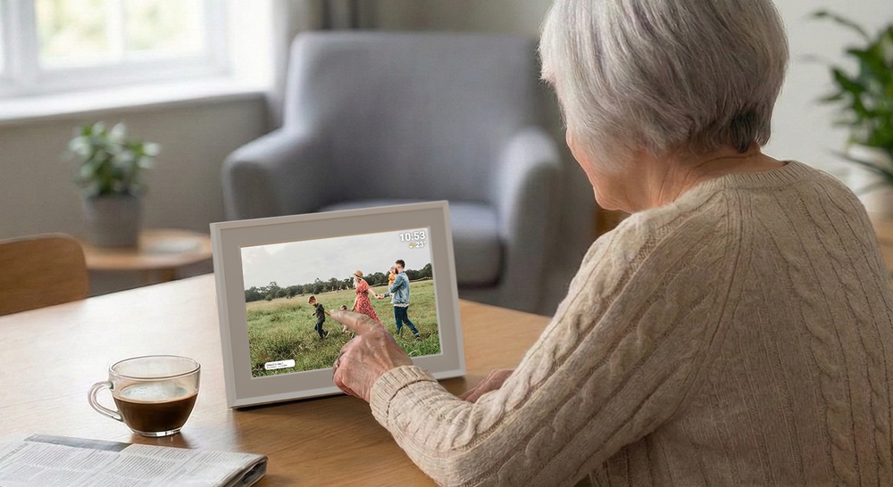 Elektronický fotorámeček NAVITEL FR101 PRO bílý Elektronický fotorámeček NAVITEL FR101 PRO bílý