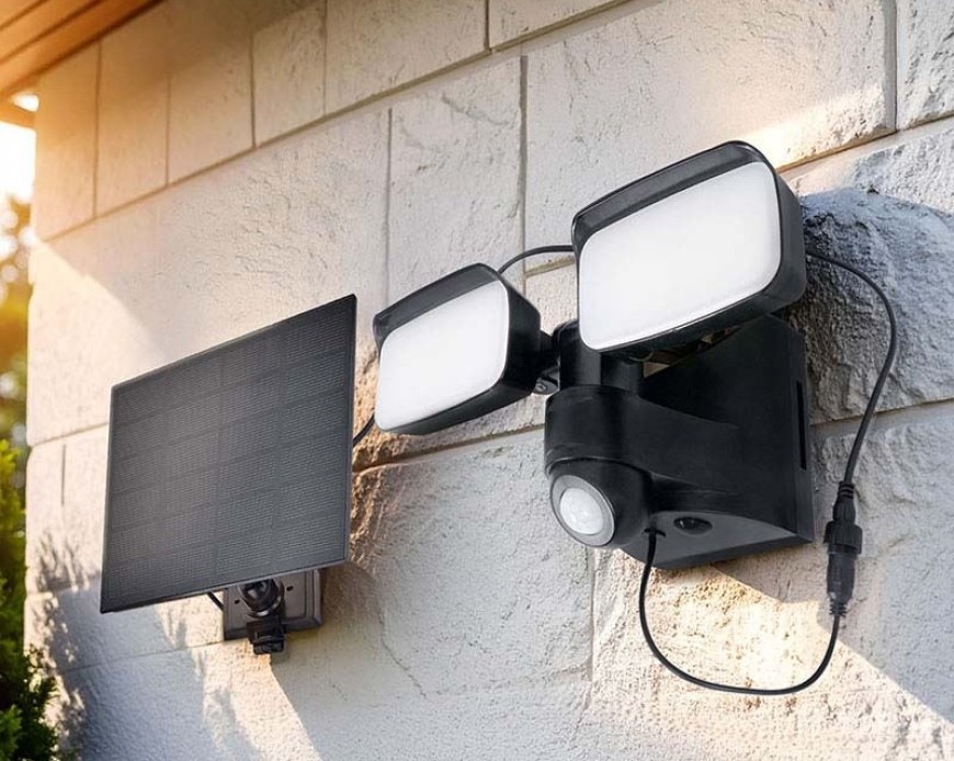 Venkovní svítidlo Solight LED solární se senzorem, 9W, 850lm, 4000K, Li-Ion černé Venkovní solární LED svítidlo Solight instalované na fasádě domu