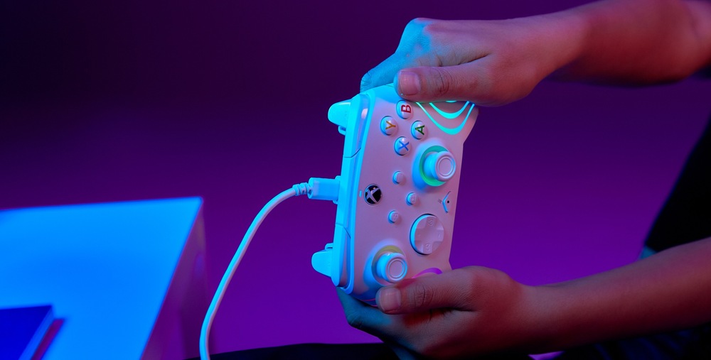 PDP Afterglow Wave RGB Wired Controller pro Xbox Series X|S / Xbox One / PC (049-024-WH), bílá