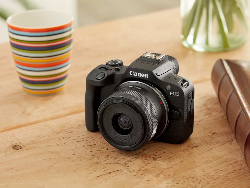 Canon EOS R100 + RF-S 18–45 mm F4.5–6.3 IS STM travel kit, černá
