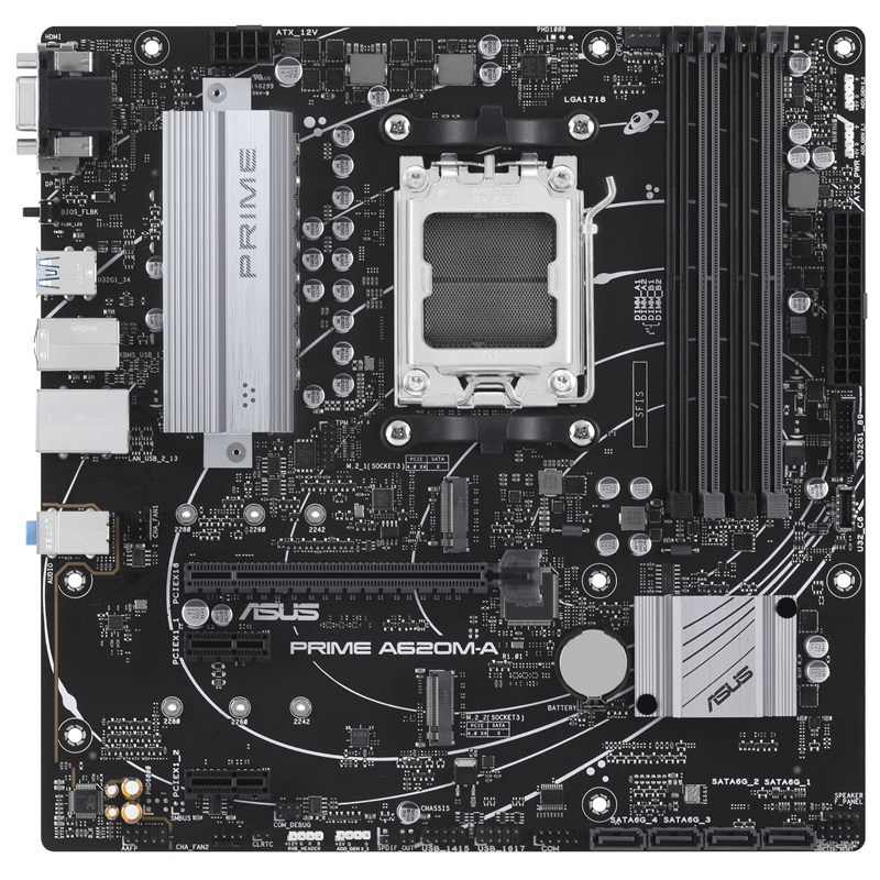 Pohled shora na desku. Vidíme sloty pro komponenty, ve středu desky je slot pro CPU, dále vidíme chladič a další komponenty desky.