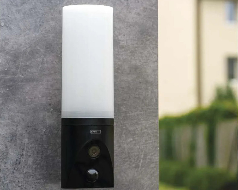 IP kamera EMOS GoSmart IP-310 TORCH s Wi-Fi a světlem černá IP kamera EMOS GoSmart IP-310 TORCH s Wi-Fi a světlem černá