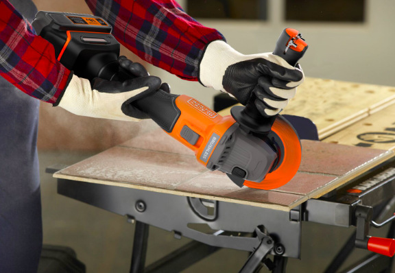 Úhlová bruska akumulátorová Black-Decker BCG6L8F1S-QW (s baterií) Úhlová bruska Black-Decker BCG6L8F1S-QW (s baterií)