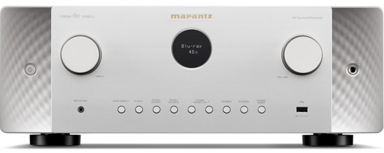 Stříbrno-zlatý AV receiver Marantz Cinema 60 DAB S2 s kruhovým OLED displejem a předním ovládáním