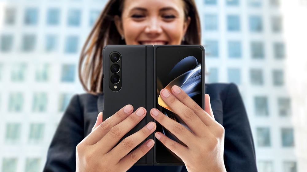 Kryt na mobil Samsung Galaxy Z Fold4 Slim Standing Cover béžový