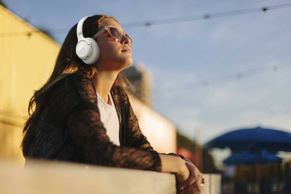 Sluchátka JBL Tune 780NC fialová Sluchátka JBL Tune 780NC zajišťují perfektní zvuk