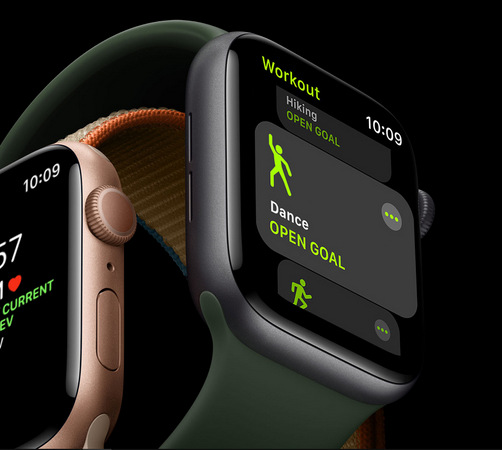 Chytré hodinky Apple Watch Series 6 GPS 40mm pouzdro z vesmírně šedého hliníku - černý sportovní náramek Chytré hodinky Apple Watch Series 6 GPS 40mm pouzdro z vesmírně šedého hliníku - černý sportovní náramek