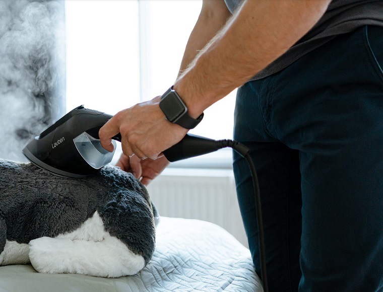 Ruční napařovač oděvů Lauben Handheld Steam Iron 1950BC černý