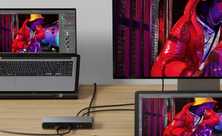 Dokovací stanice Hyper Thunderbolt 4 hliník Hyper Thunderbolt 4 umožňuje připojení dvou monitorů současně