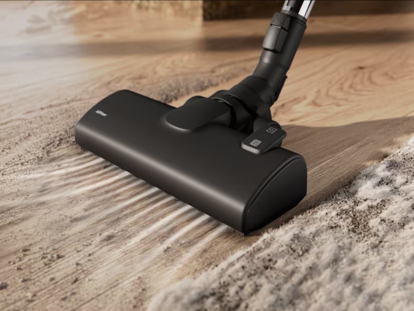 Podlahový vysavač Electrolux 500 EL51A2UG šedý Hubice AllFloor vysavače Electrolux EL51A2UG série 500 Animal vysává nečistoty z podlahy