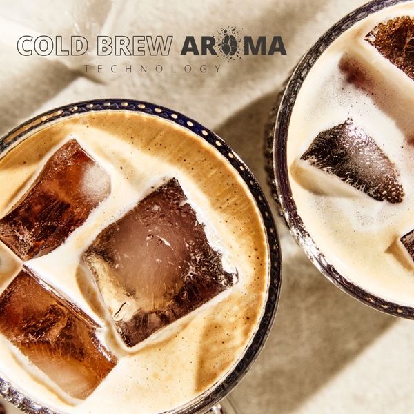 Detailní pohled do sklenic s ledovou kávou Cold Brew z kávovaru Krups EA918GE0 Sensation Elite Hot & Cold