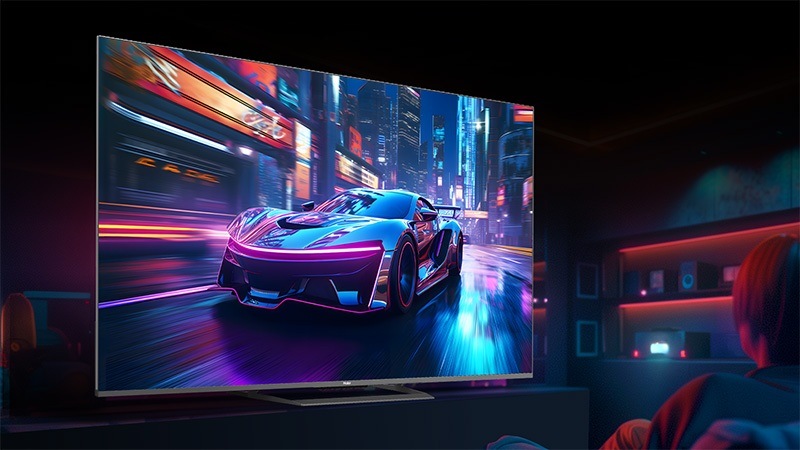 televize haier H50K85FUX a na ní hra, závodní auto v pohybu
