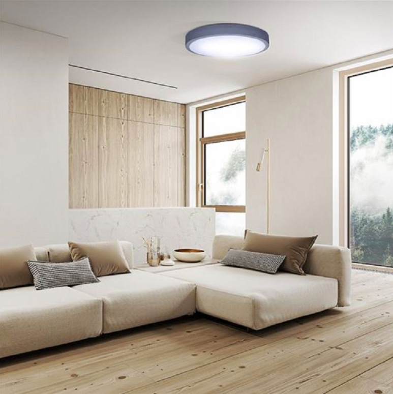 Stropní LED svítidlo Solight WO8002 osvětlující světlý interiér s otevřeným prostorem
