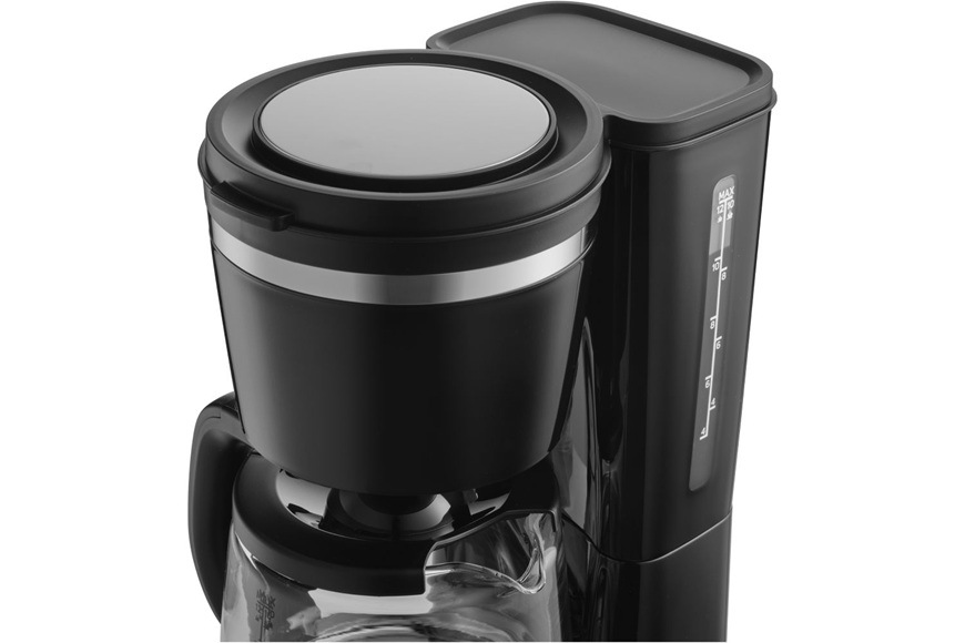 Překapávací kávovar Sencor SCE 2710BK Dark Line zaujme elegantním černým provedením s kompaktní konstrukcí, která šetří místo na kuchyňské lince. Přehledný ukazatel hladiny vody usnadňuje plnění nádržky a moderní design skvěle zapadne do každé domácnosti. Ideální volba pro pohodlnou každodenní přípravu filtrované kávy.
