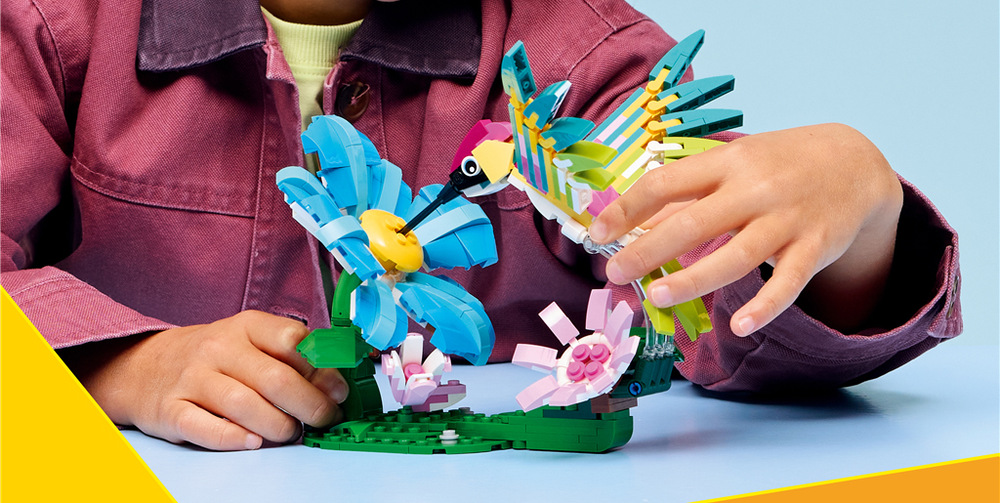 Stavebnice LEGO® Creator 3 v 1 31384 Divoká zvířata: Barevný kolibřík Stavebnice z 312 kostek potěší děti od osmi let a díky třem modelům nabídne opakovanou zábavu.