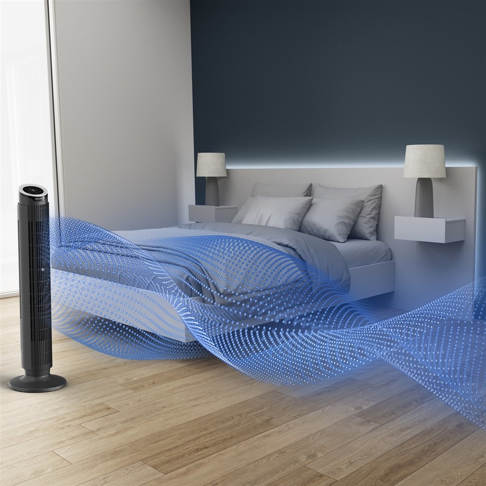 Ventilátor sloupový Rowenta VU7020F0 Eole Silence Force černý Věžový ventilátor Rowenta v ložnici s vizualizací proudění vzduchu nad postelí.