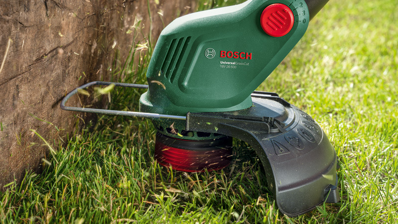 Strunová sekačka Bosch UniversalGrassCut 18V-23-450 (bez baterie) Strunová sekačka Bosch UniversalGrassCut 18V-23-450 (bez baterie)