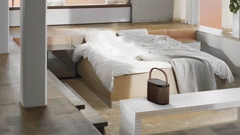 Přenosný reproduktor Bang & Olufsen BeoSound A5 stříbrný/béžový