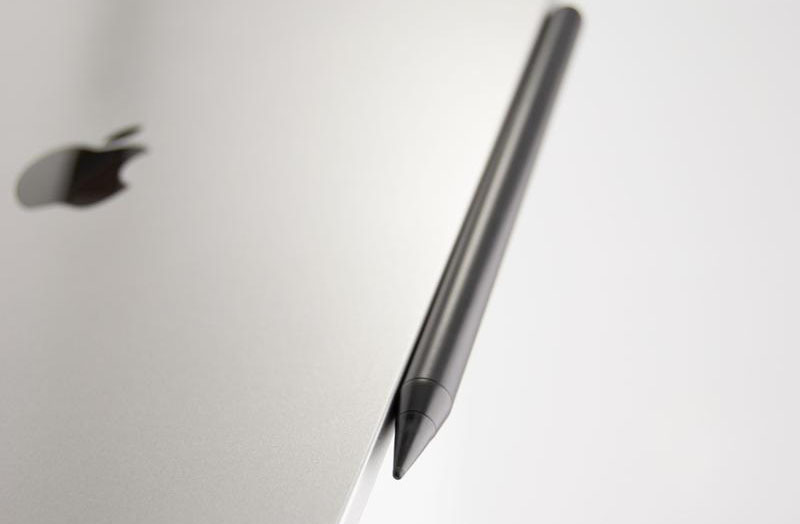 Stylus FIXED Graphite pro iPady s chytrým hrotem a magnety černý Stylus FIXED Graphite pro iPady s chytrým hrotem a magnety černý