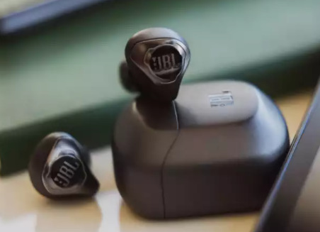 Sluchátka JBL Club Pro+ černá Sluchátka JBL Club Pro+ černá
