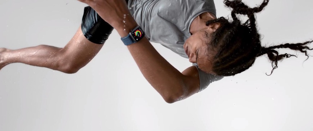 Chytré hodinky Apple Watch Series 4 GPS 40mm pouzdro ze stříbrného hliníku - bílý sportovní řemínek CZ verze