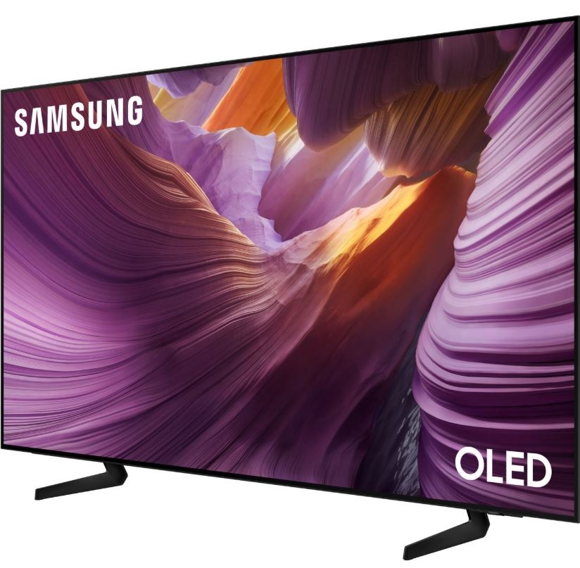 Televize Samsung QE55S84FA mírně na točená. Nao brazovce jsou fialové obrazce a dole napis OLED, nahoře je Samsung