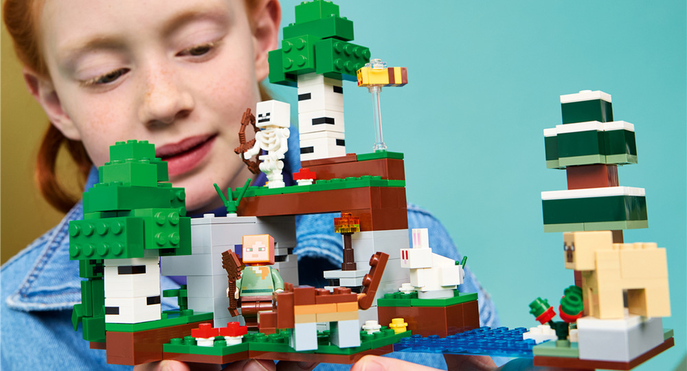 Sedm figurek a zvířat LEGO Minecraft rozšiřuje možnosti hraní a nabízí prostor pro vlastní příběhy.