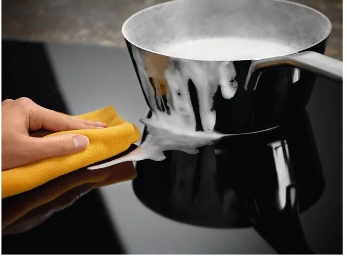 Indukční varná deska Electrolux LIV63431BK černá