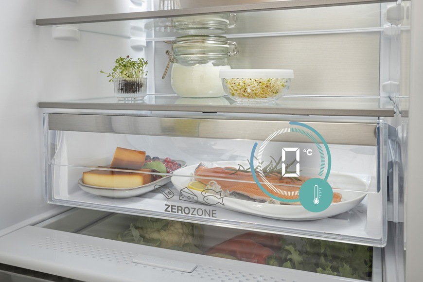 Chladnička Gorenje G400 RI517E41WF bílá Podhled do vnitřní části ledničky Gorenje a na grafické logo ZeroZone.