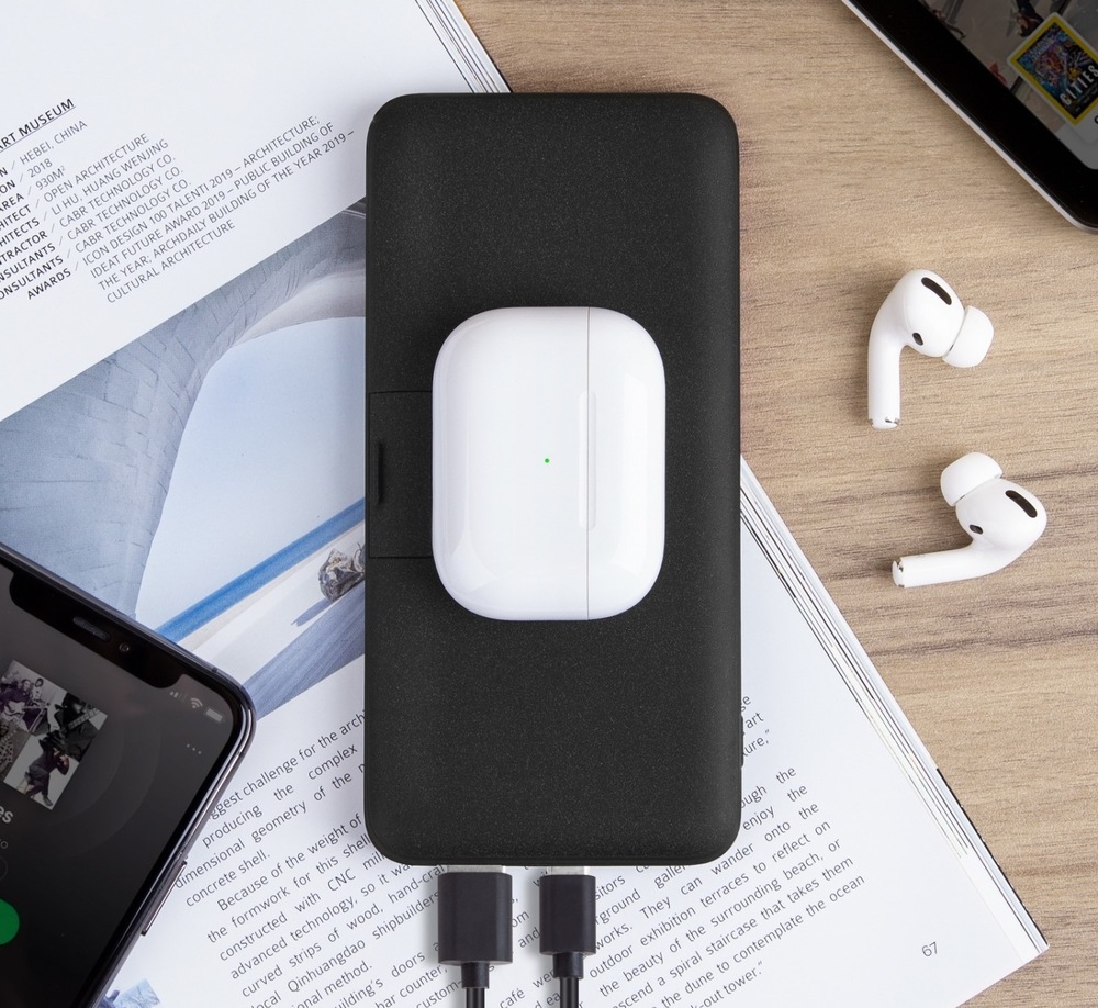 Powerbanka Uniq HydeAir View 20000mAh, USB-C PD, bezdrátové nabíjení šedá Powerbanka Uniq HydeAir View 20000mAh, USB-C PD, bezdrátové nabíjení šedá