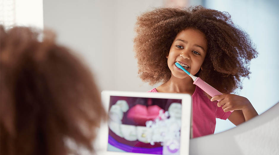 Zubní kartáček Philips Sonicare For Kids HX6352/42 růžový Philips HX6352/42 Sonicare For Kids