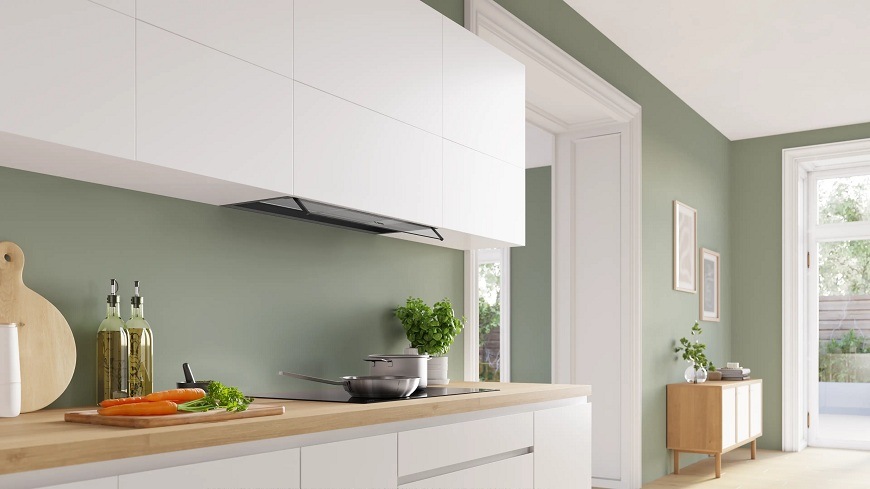 Odsavač par Bosch Serie 4 DBB85CC60 černý Moderní bílá kuchyně s integrovaným odsavačem par Bosch DBB85CC60