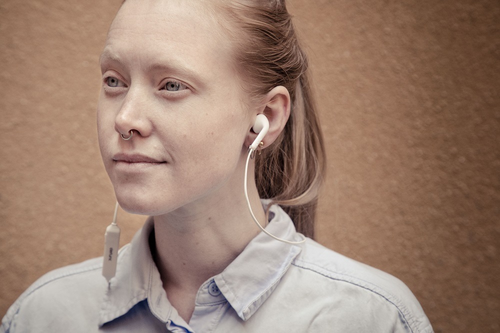 Sluchátka Defunc BT Earbud PLUS Music bílá