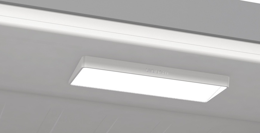 Chladnička Gorenje Advanced R619EAXL6 nerez Detail se zaměřuje na strop chladničky Gorenje R619EAXL6 a její úsporné LED osvětlení