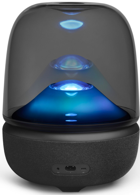 Zadní část reproduktoru Harman Kardon Aura Studio 5 s konektory a modrým osvětlením