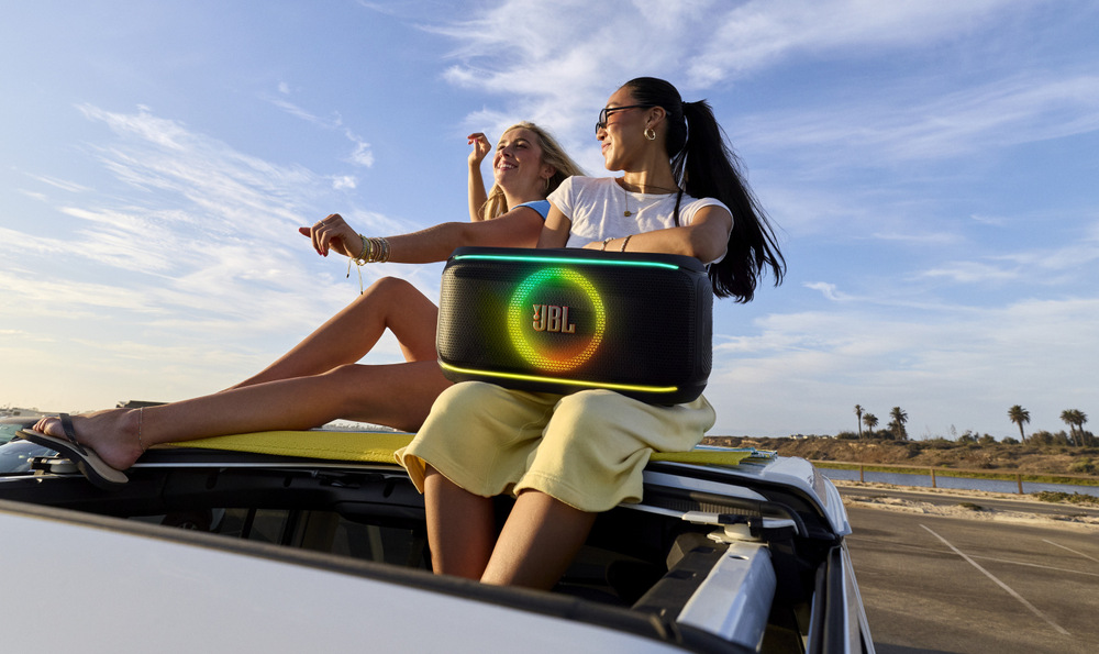 Party reproduktor JBL PartyBox On-The-GO-2 černý S JBL PartyBox On-The-Go 2 si užijete i zábavu u karaoke