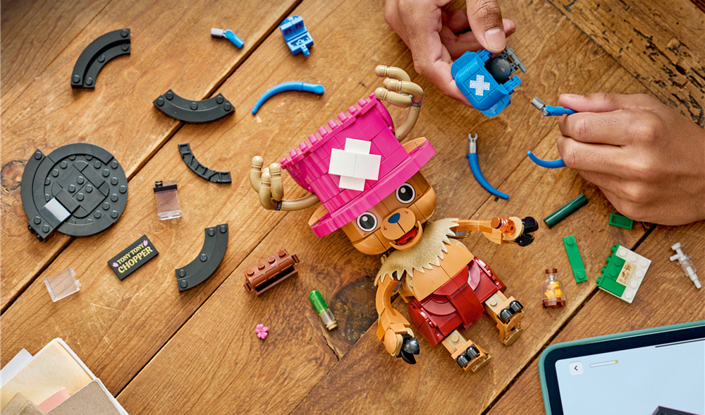 Stavebnice LEGO® ONE PIECE 75643 Tony Tony Chopper Tony Tony Chopper z 577 dílků měří přes 19 cm a díky kloubům může měnit polohu paží, hlavy i úst.
