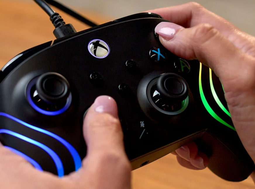 Gamepad Turtle Beach Afterglow Wave RGB - XBOX Series X/S, XBOX One, PC bílý Gamepad Turtle Beach Afterglow Wave RGB - XBOX Series X/S, XBOX One, PC bílý