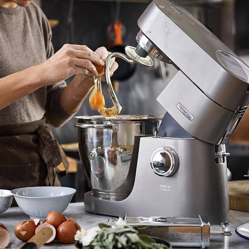 Kuchyňský robot KENWOOD Chef XL Titanium KVL8320S stříbrný