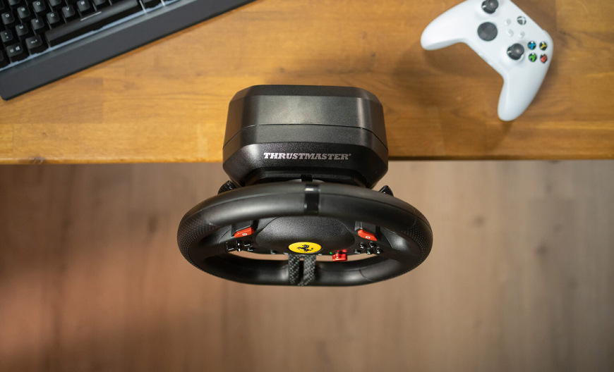Volant Thrustmaster T98, Ferrari 296 edice - XBOX, PC + Gamepass Ultimate na měsíc zdarma černý