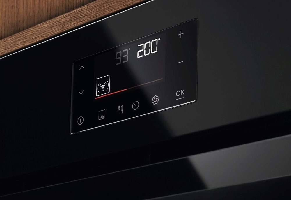Dotykový LED displej EXPlore+ trouby Electrolux.